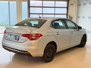 Автомобиль